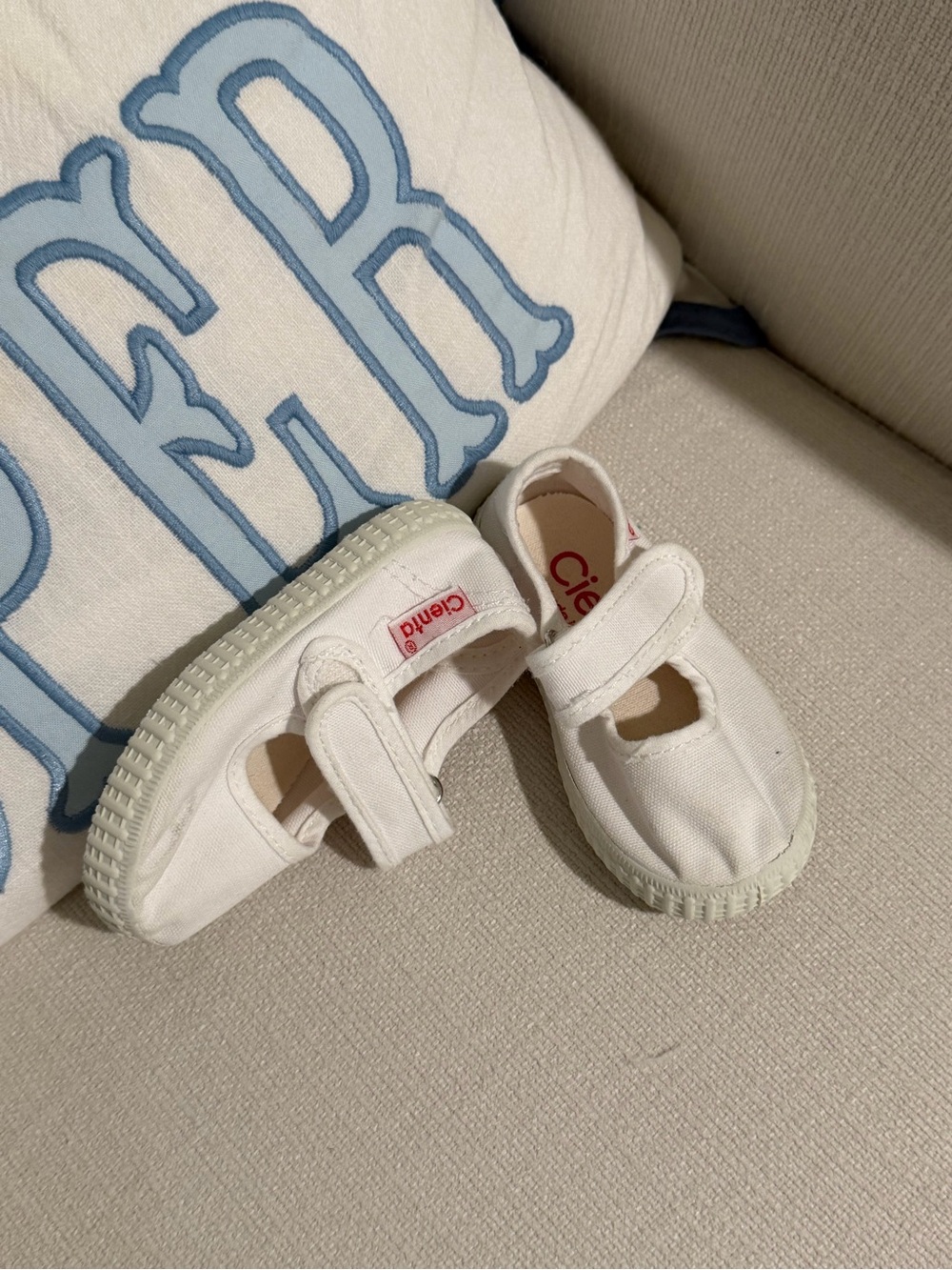 Cienta White Canvas Mary Jane Baby Toddler Shoes